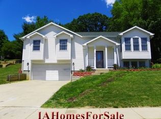 2410 Camelot Ave NW, Cedar Rapids, IA 52405