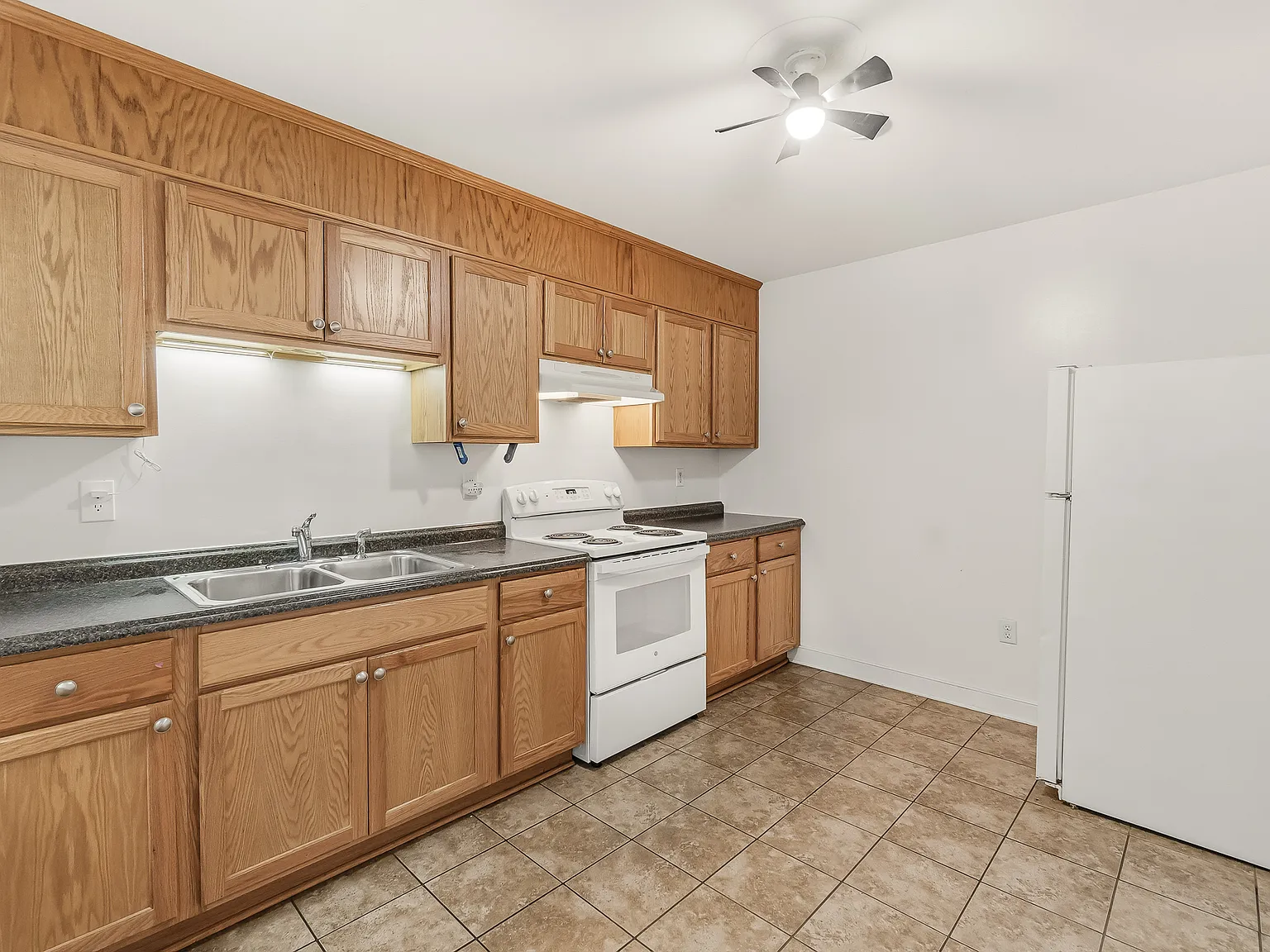 2 bed, 1400 sqft, $1,700 — Photo 2