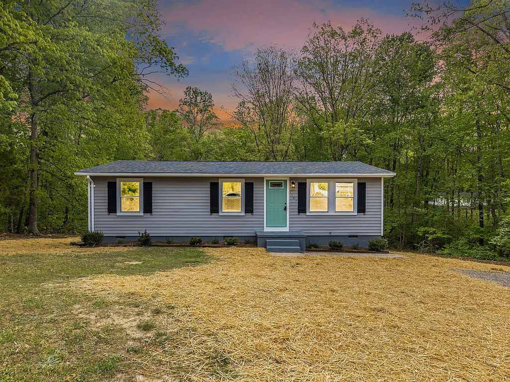 3 bed, 960 sqft, $2,300 — Photo 1