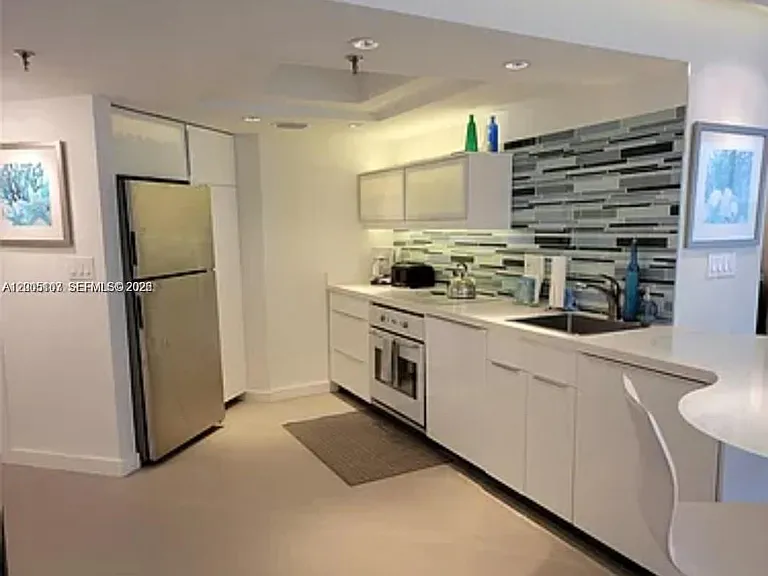 5880 Collins Ave #604 — Photo 2