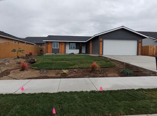 699 NE Begonia St #236, Madras, OR 97741