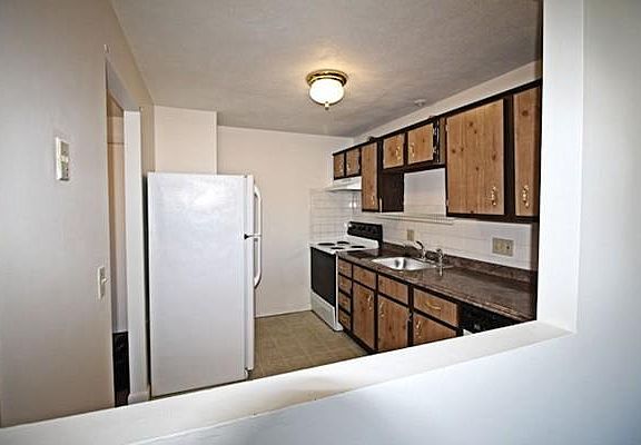3rd image of 900 Governors Dr APT 22