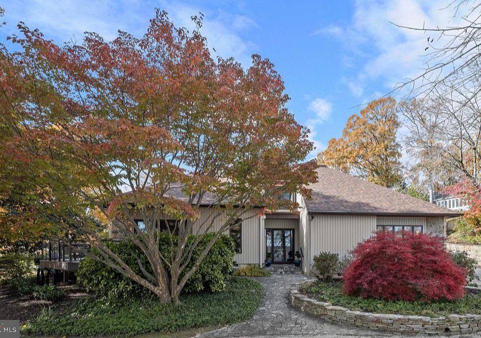 1st image of 668 Broadwater Way