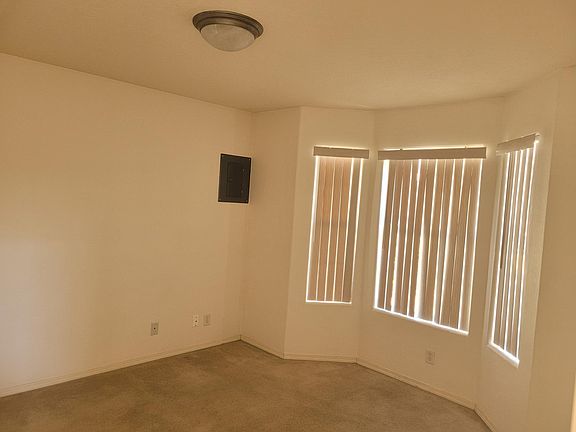 4th image of 1073 Avenida Las Vistas NW
