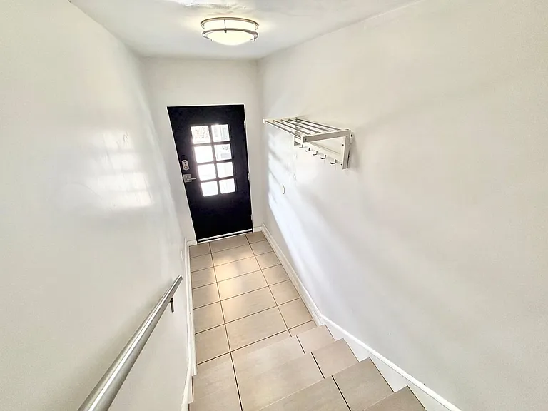 626 Benton Way — Photo 3