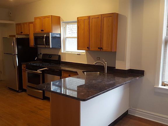 2nd image of 2149 W Melrose St APT 1R