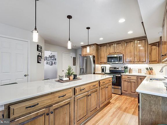 5th image of 3175 Wheatfield Rd