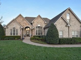 1040 Heathrow Dr, Hendersonville, TN 37075
