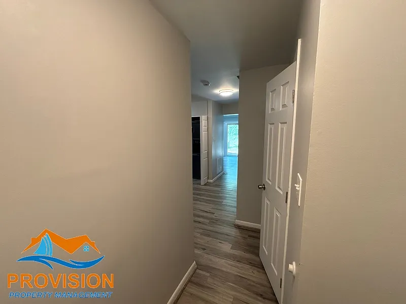 3 bed, 2.5 bath, 1460 sqft, $2,800 — Photo 2