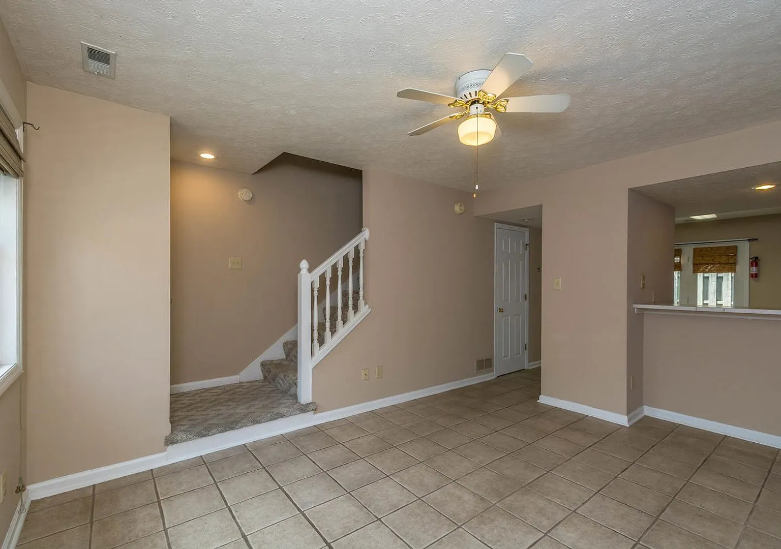 732 Sherwood Hills — Photo 2