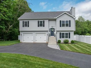 105 Hidden Pines Cir, Meriden, CT 06451