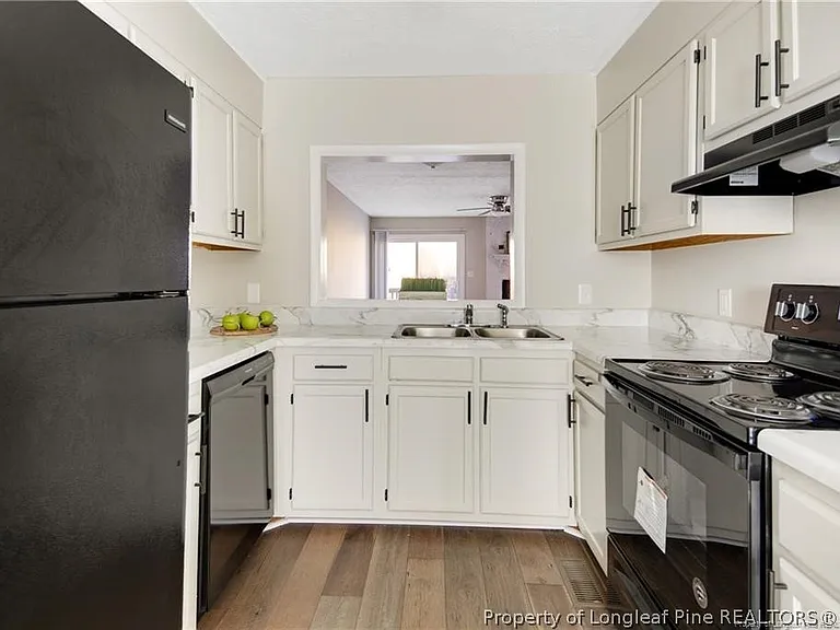 5940 Laguna Dr — Photo 11