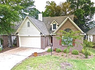 828 Fairway Lakes Dr, Niceville, FL 32578