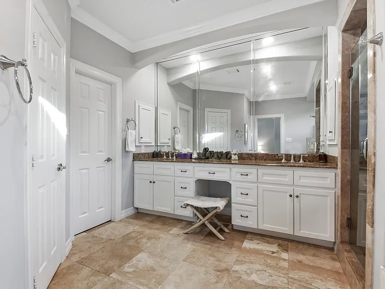 1202 W 25th St — Photo 16