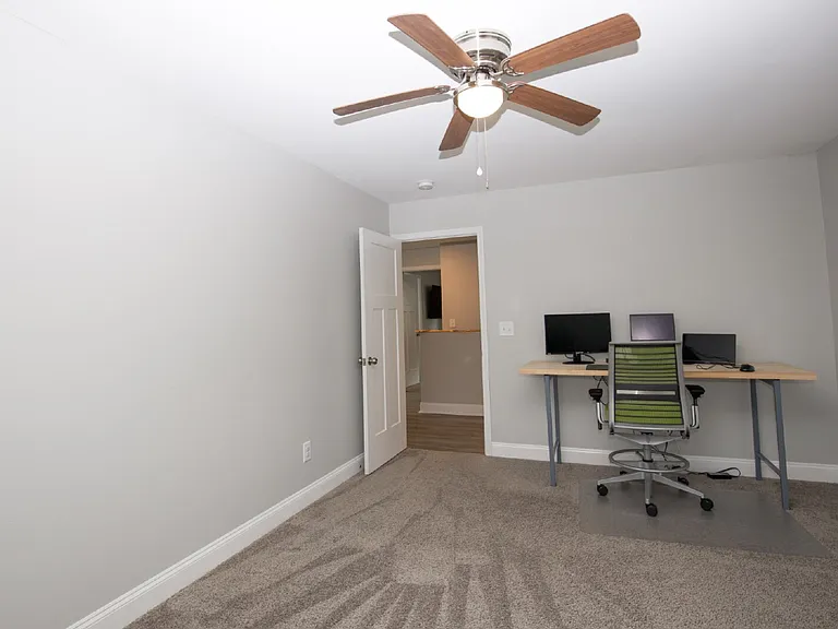 704 Pinecrest St — Photo 25