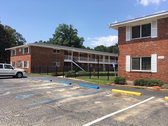 1st image of 139 McDonnell Ave APT 22