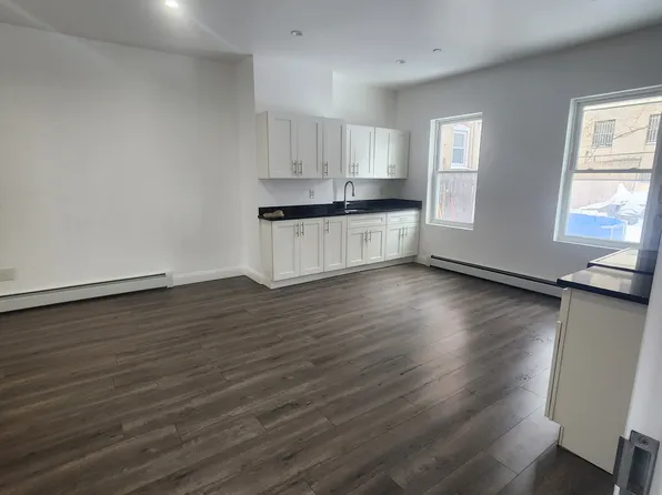 23 Jones Pl APT 1, Yonkers, NY 10703