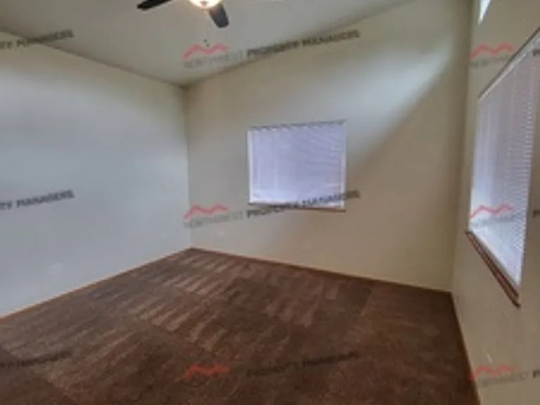239 W State St — Photo 12