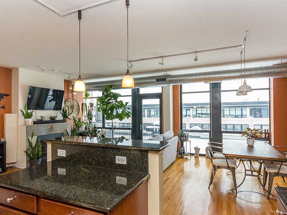 5th image of 1001 W 15th St Unit 419