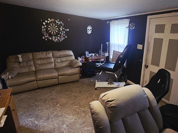 5th image of 661 Long St