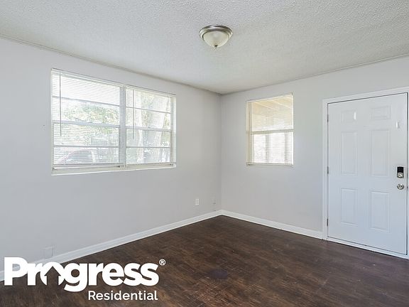 3rd image of 3501 Broadway Ave