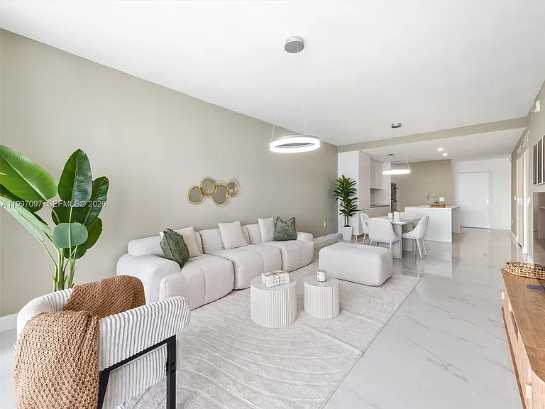 700 NE 24th St #606 — Photo 3