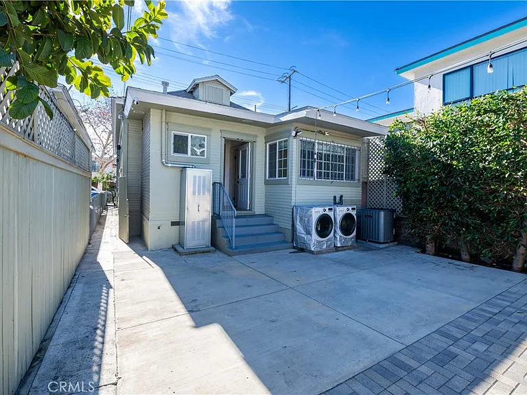 1275 W 23rd St — Photo 35