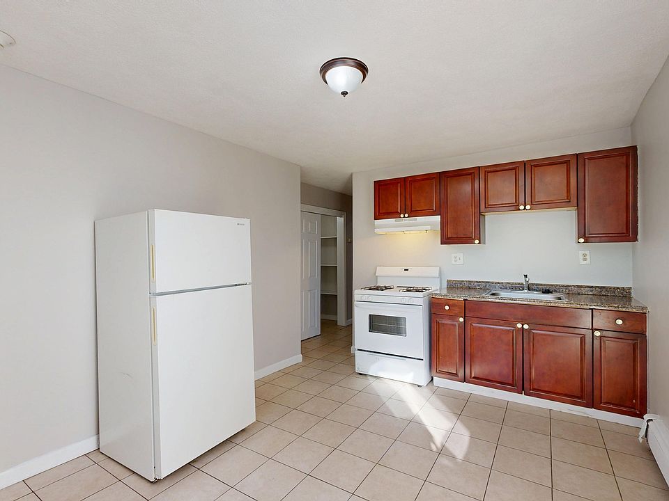 1st image of 163 Hichborn St #1