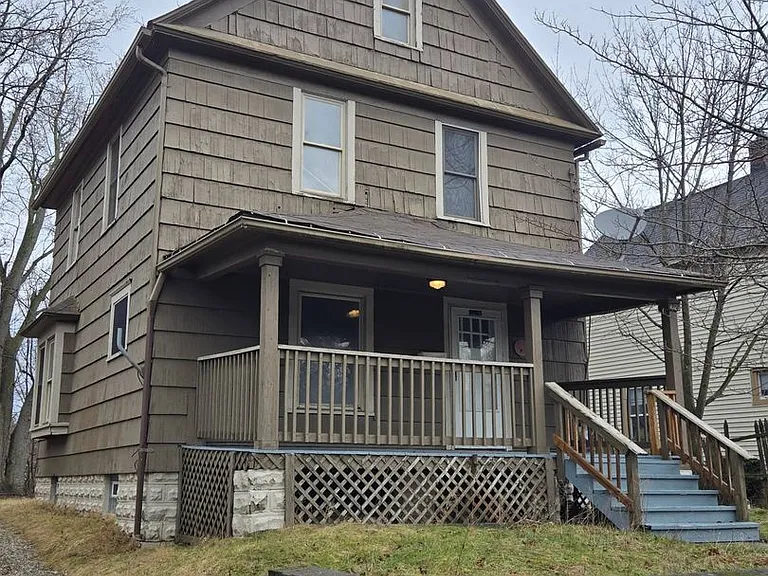 1029 Harpster Ave — Photo 2