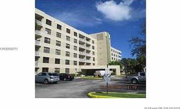 1st image of 901 Hillcrest Dr APT 302