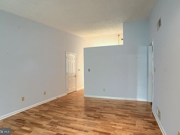 3rd image of 73 Greenspring Dr