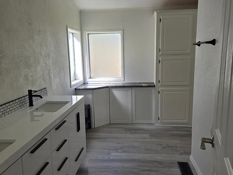1015 La Vega Ln — Photo 5
