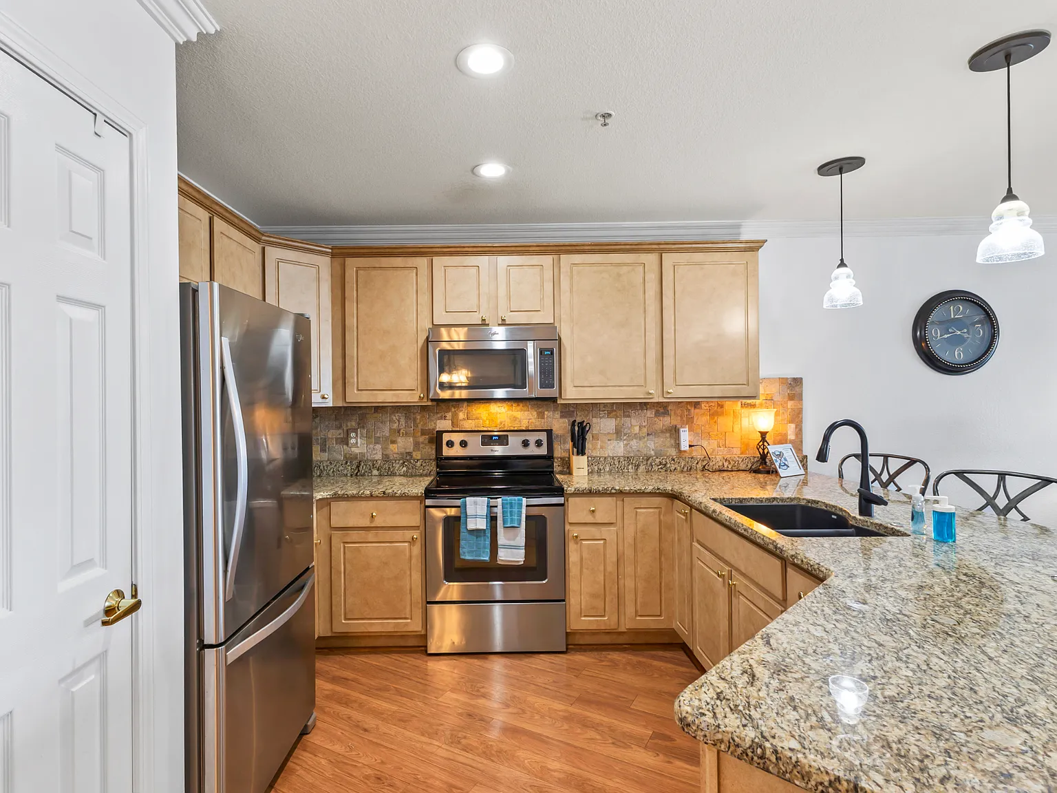 3 bed, 1700 sqft, $1,999 — Photo 3