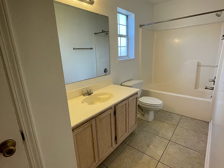 608 Medford Dr — Photo 8