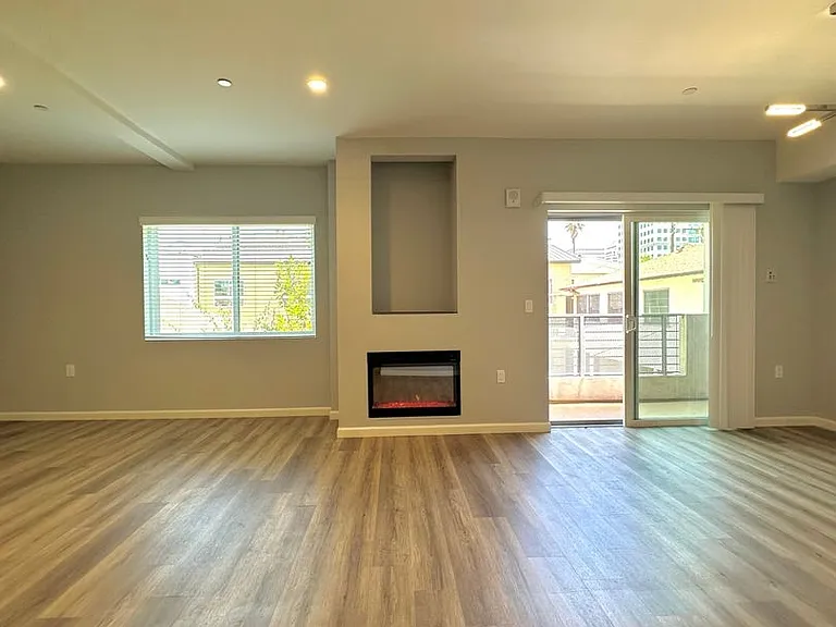 366 Burchett St — Photo 3