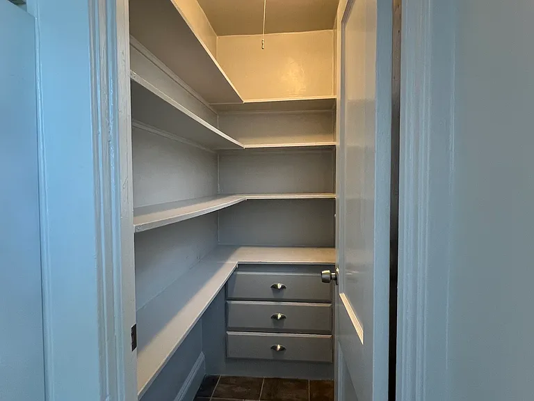220 King St — Photo 11