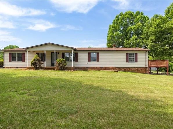 1010 John Hill Rd, Walnut Cove, NC 27052