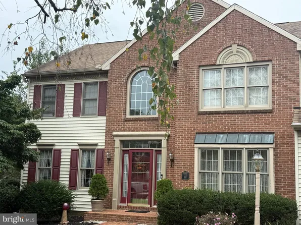 410 Seville Dr, Red Lion, PA 17356