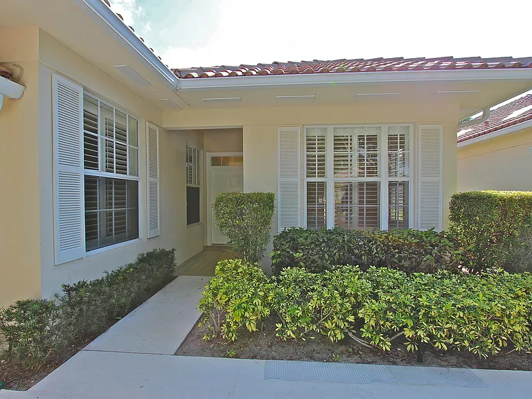 160 Lost Bridge Dr — Photo 3