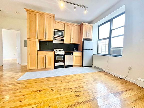 2nd image of 333 E 108th St APT 6A