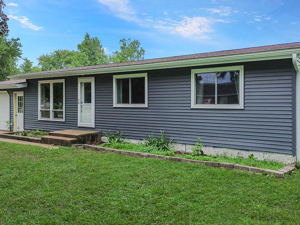1st image of 402 Cardinal AVENUE