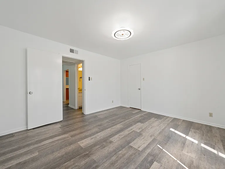 8401 N New Braunfels Ave #240 — Photo 7