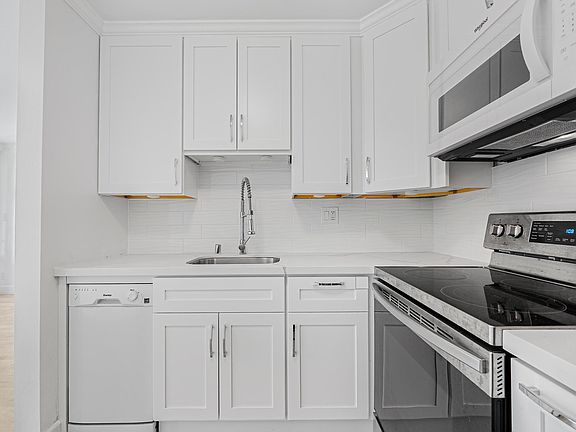 5th image of 1614 Hudson St APT 114