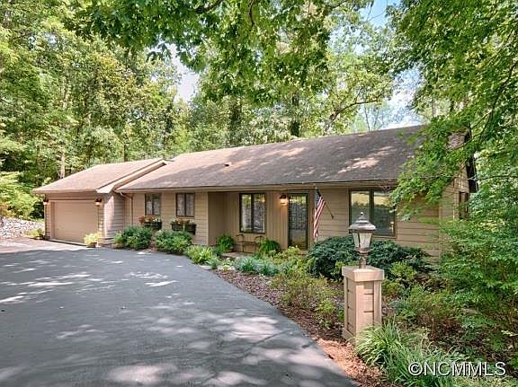 1st image of 725 Greenwood Dr