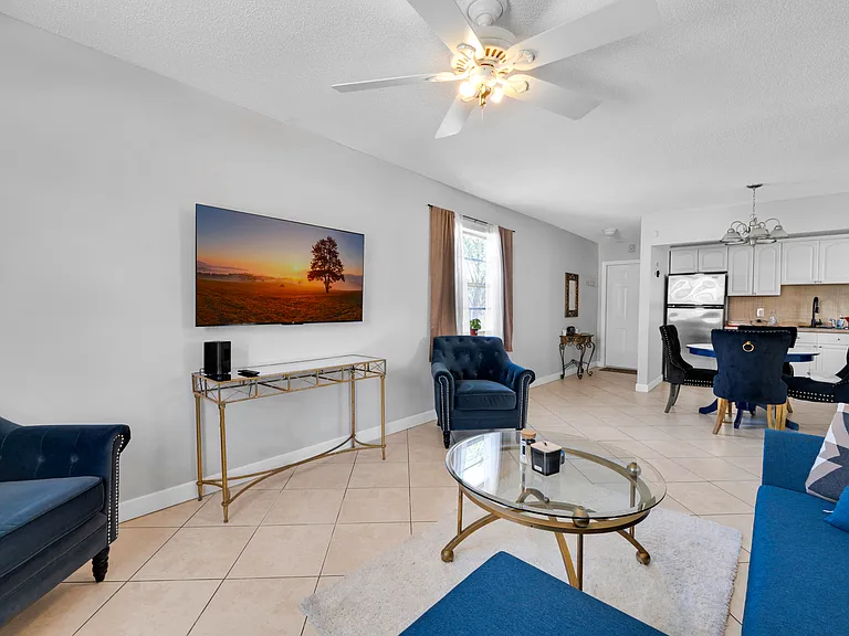 415 NE 2nd St #209 — Photo 11