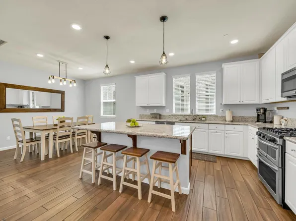 2243 Village Green Dr, Roseville, CA 95747
