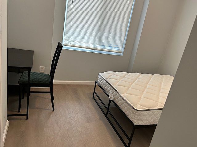 One of the 5 Bedrooms with new full beds