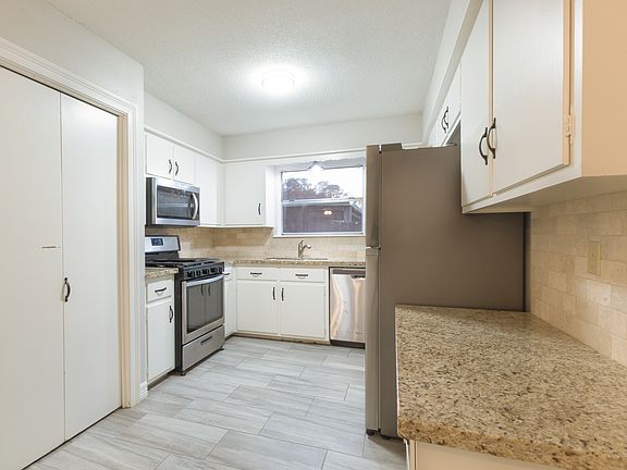 5th image of 3148 Sandalwood Dr