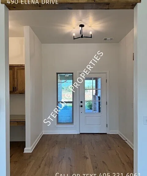 490 Elena Dr — Photo 4
