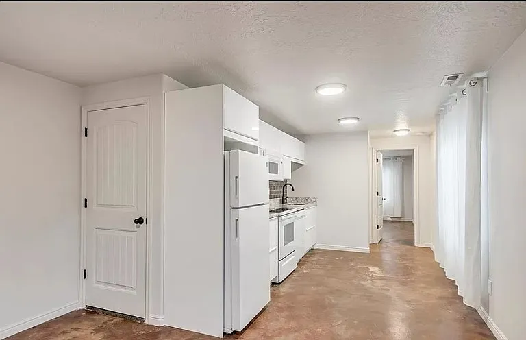 1368 S 1050 W — Photo 3